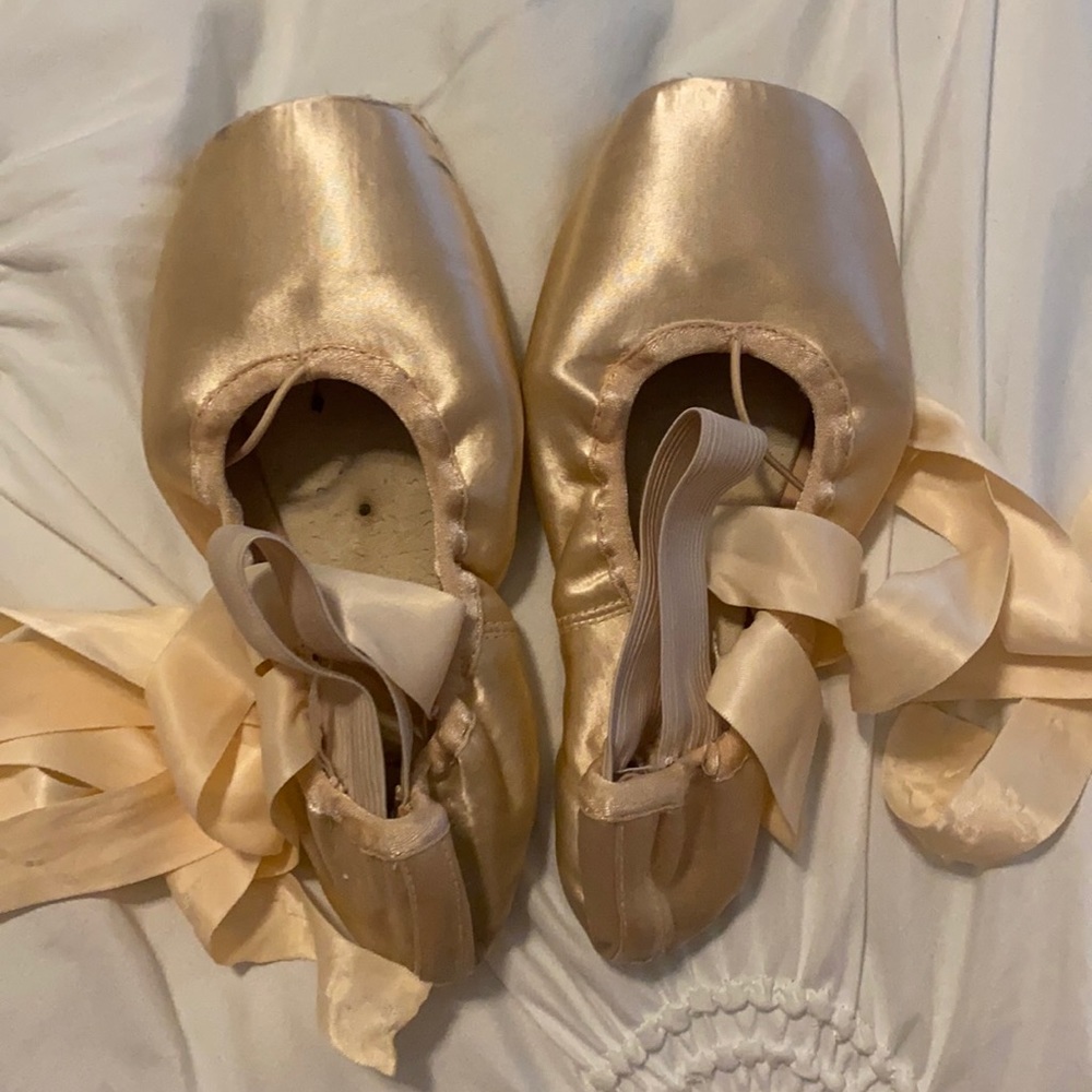 OLD POINTE SHOES!!